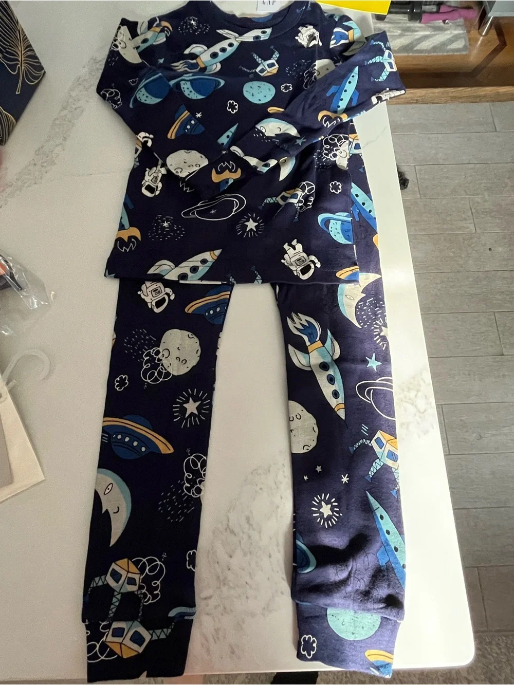 NWT gap boys space themed long sleeve & long pants pajamas.  Size 3 years old.